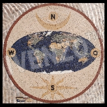 Mosaico Rosa dei venti con mappa del mondo
